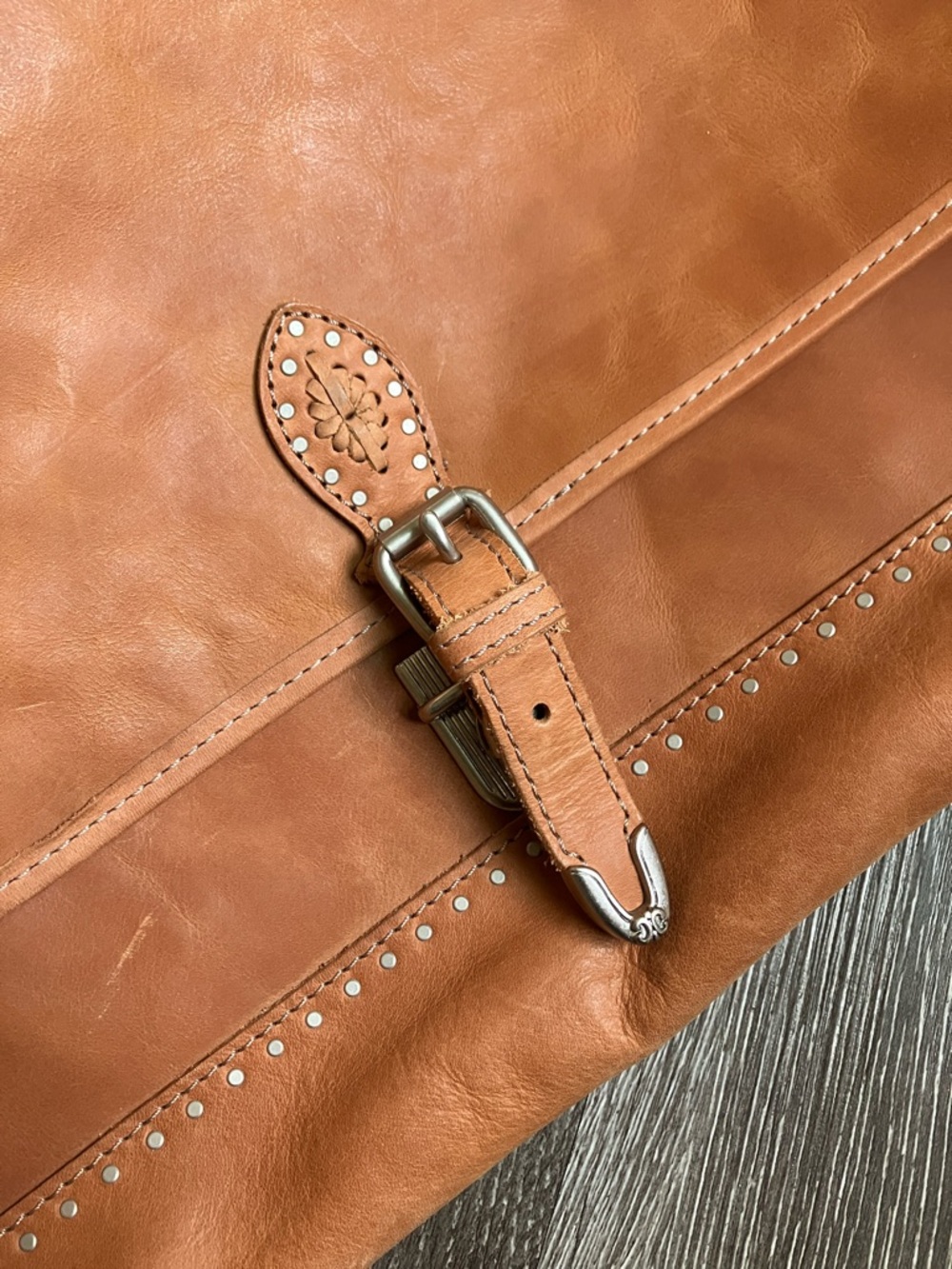 El Portal vintage Classic Tan Leather Messenger Bag - Picture 6 of 17